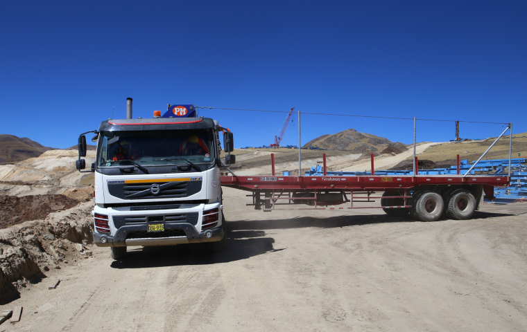 Tracto remolcador grua VOLVO -FM6x4TPM50 4